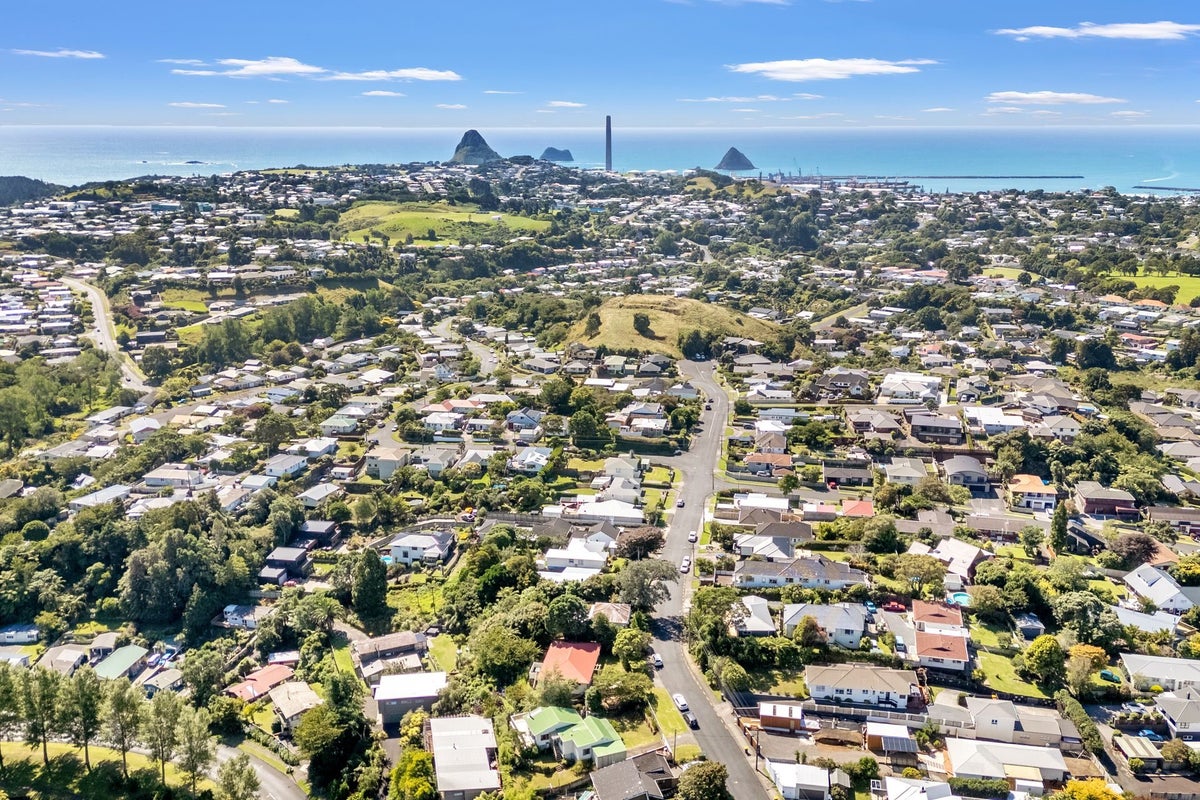 47 Wallath Road, Westown, New Plymouth - Carousel 39
