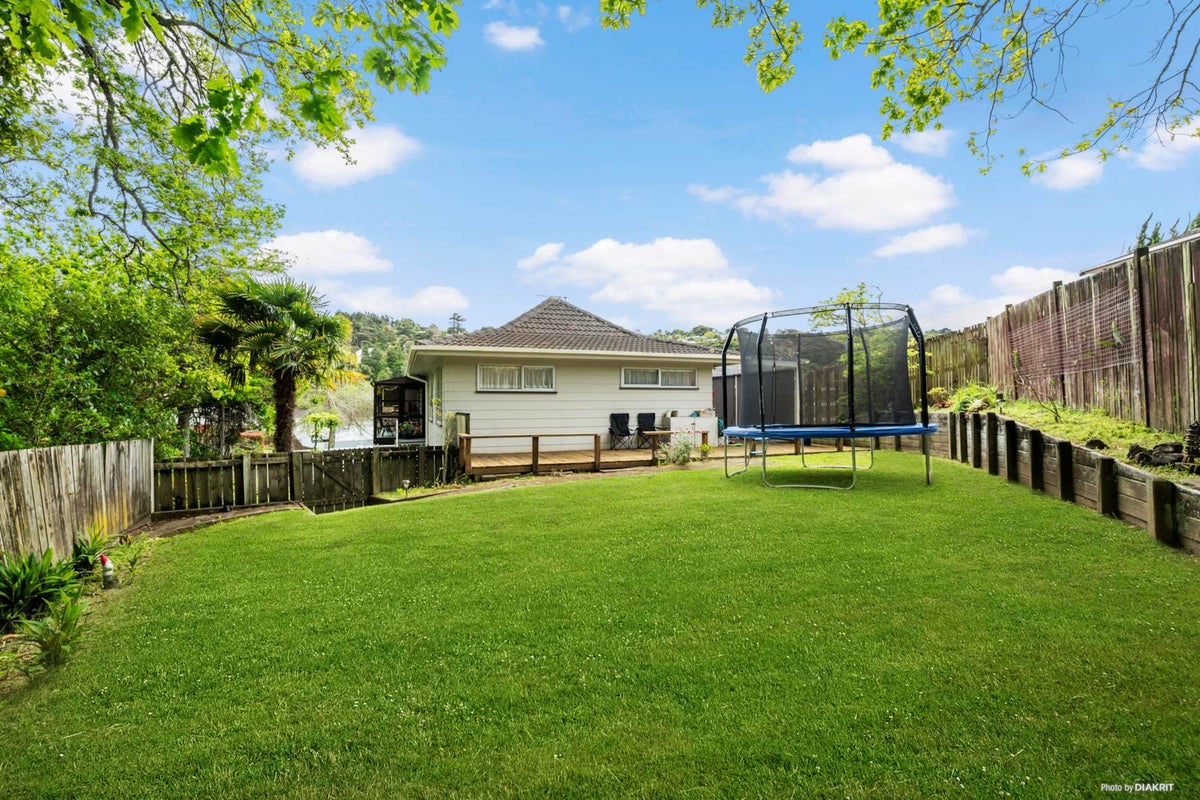 10 Embassy Place, Glenfield, Auckland - Carousel 2