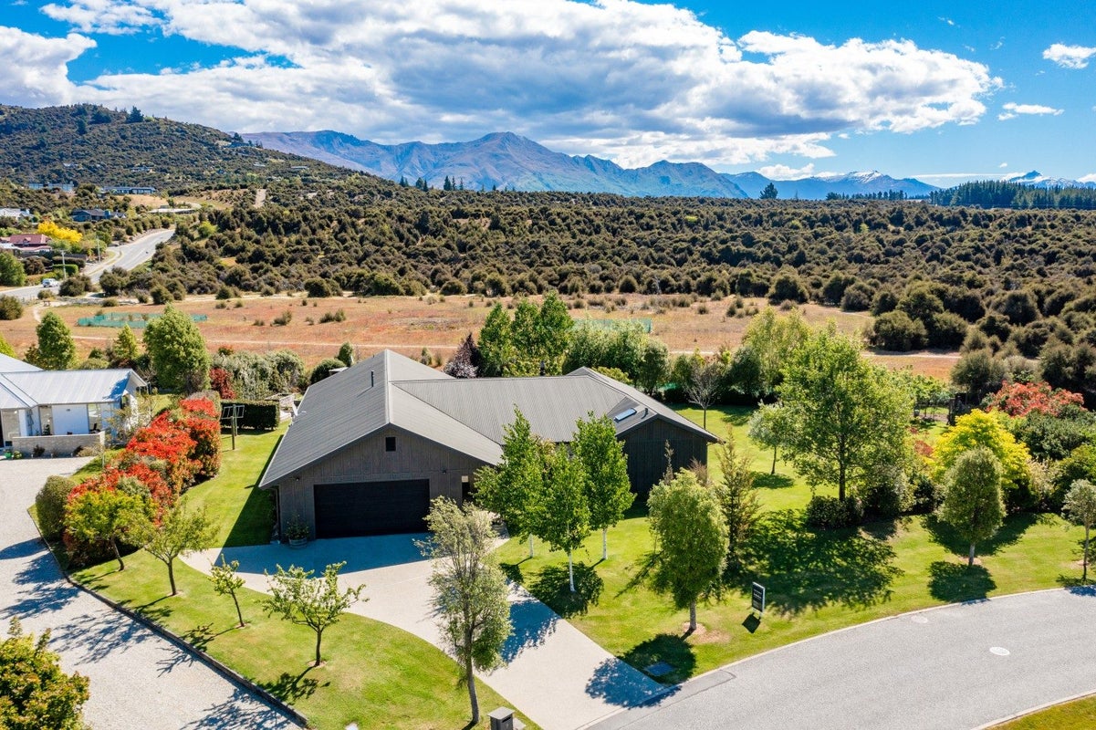 9 Hikuwai Drive, Albert Town, Wanaka - Carousel 1