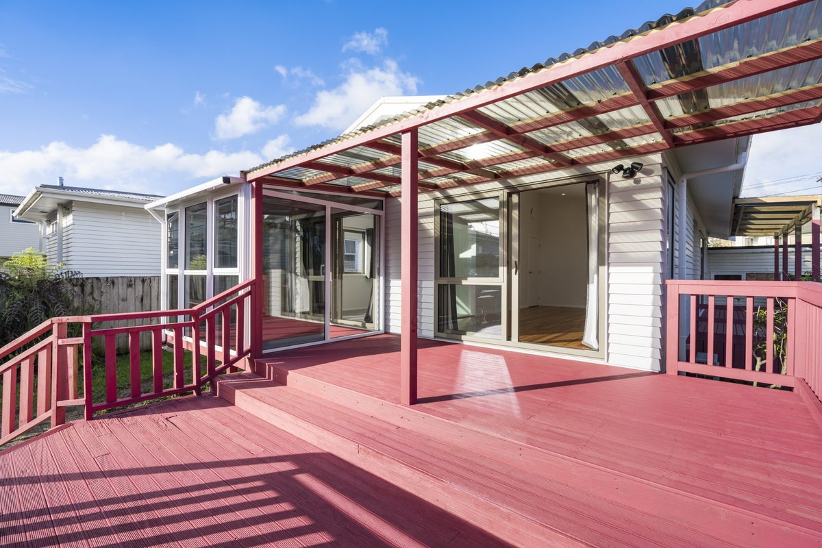 23 Connaught Street, Blockhouse Bay, Auckland - Carousel 1