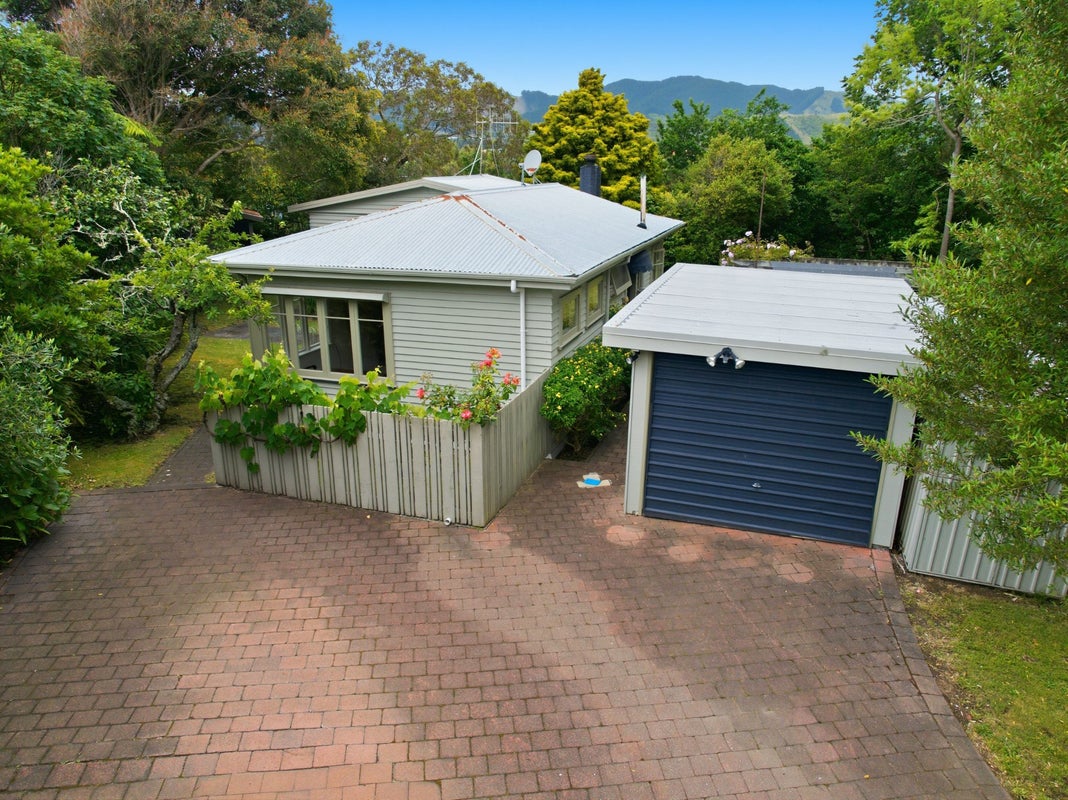 2 Kohutuhutu Road, Raumati Beach, Paraparaumu - Carousel 1