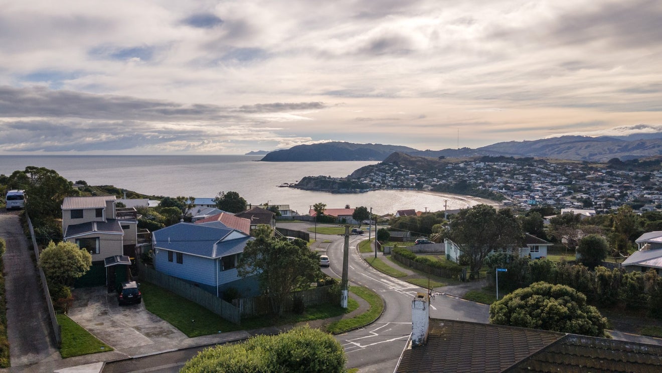 63 Pikarere Street, Titahi Bay, Porirua - Carousel 1
