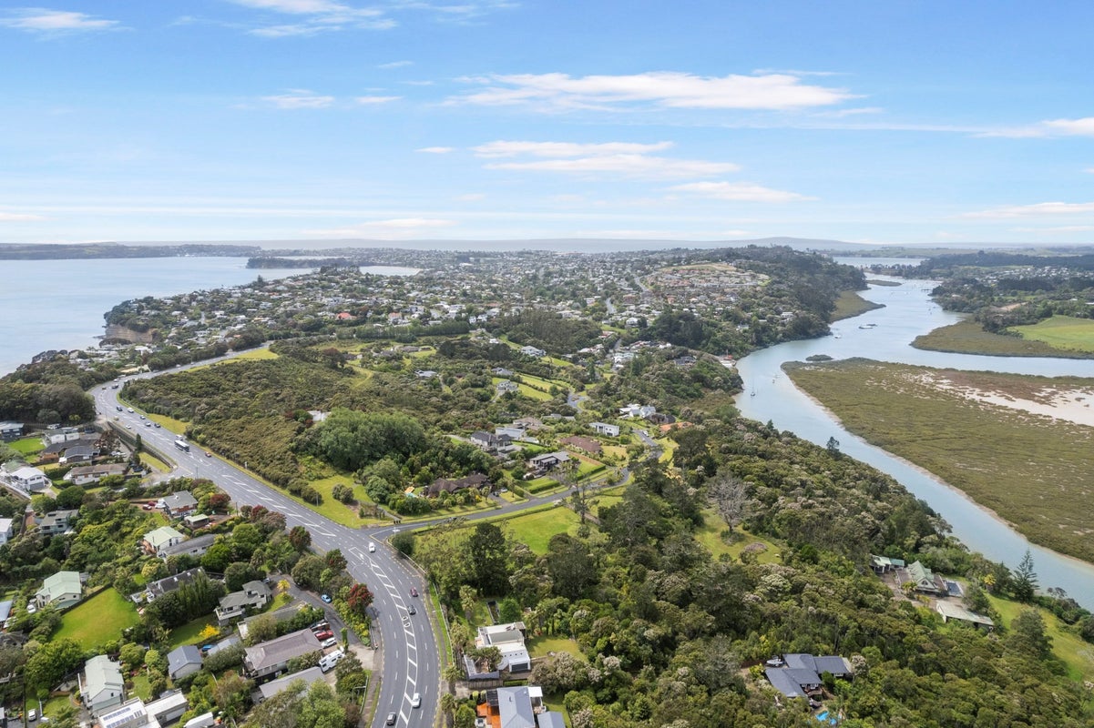 213 Whangaparaoa Road, Red Beach, Whangaparaoa - Carousel 24