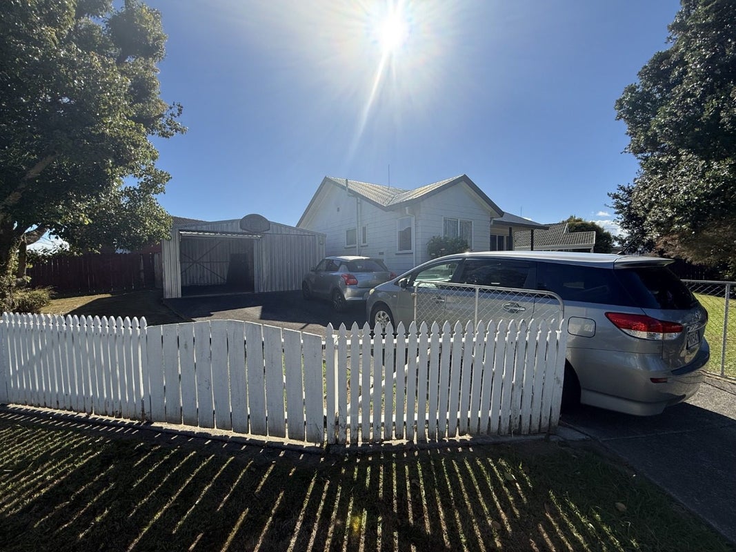 3 Rosemead Place, Randwick Park, Auckland - Carousel 1
