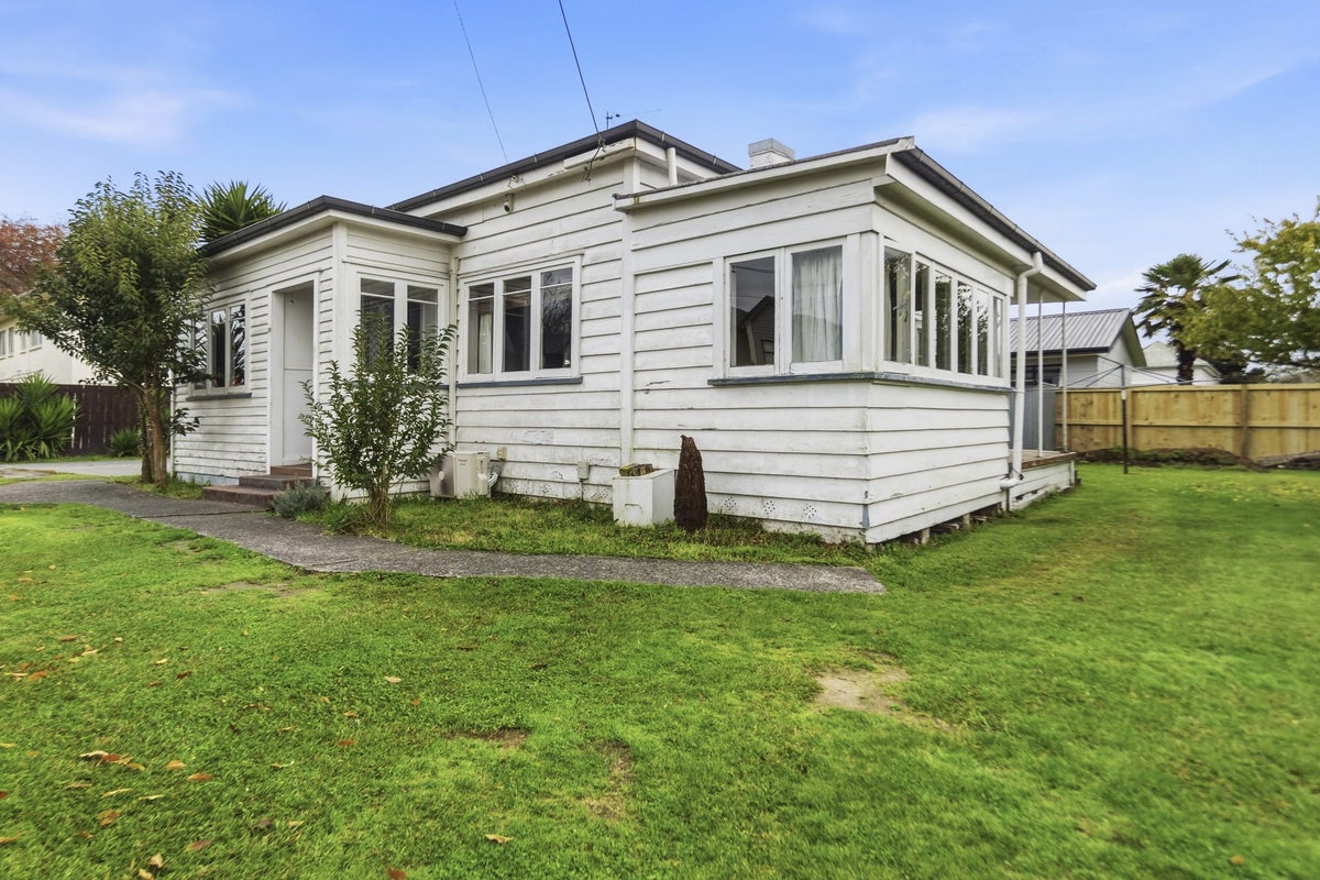 27 Wellington Street, Hamilton East, Hamilton - Carousel 2