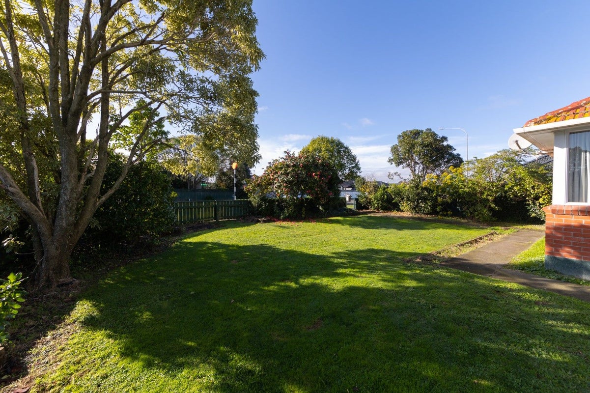 184 Botanical Road, Takaro, Palmerston North - Carousel 16