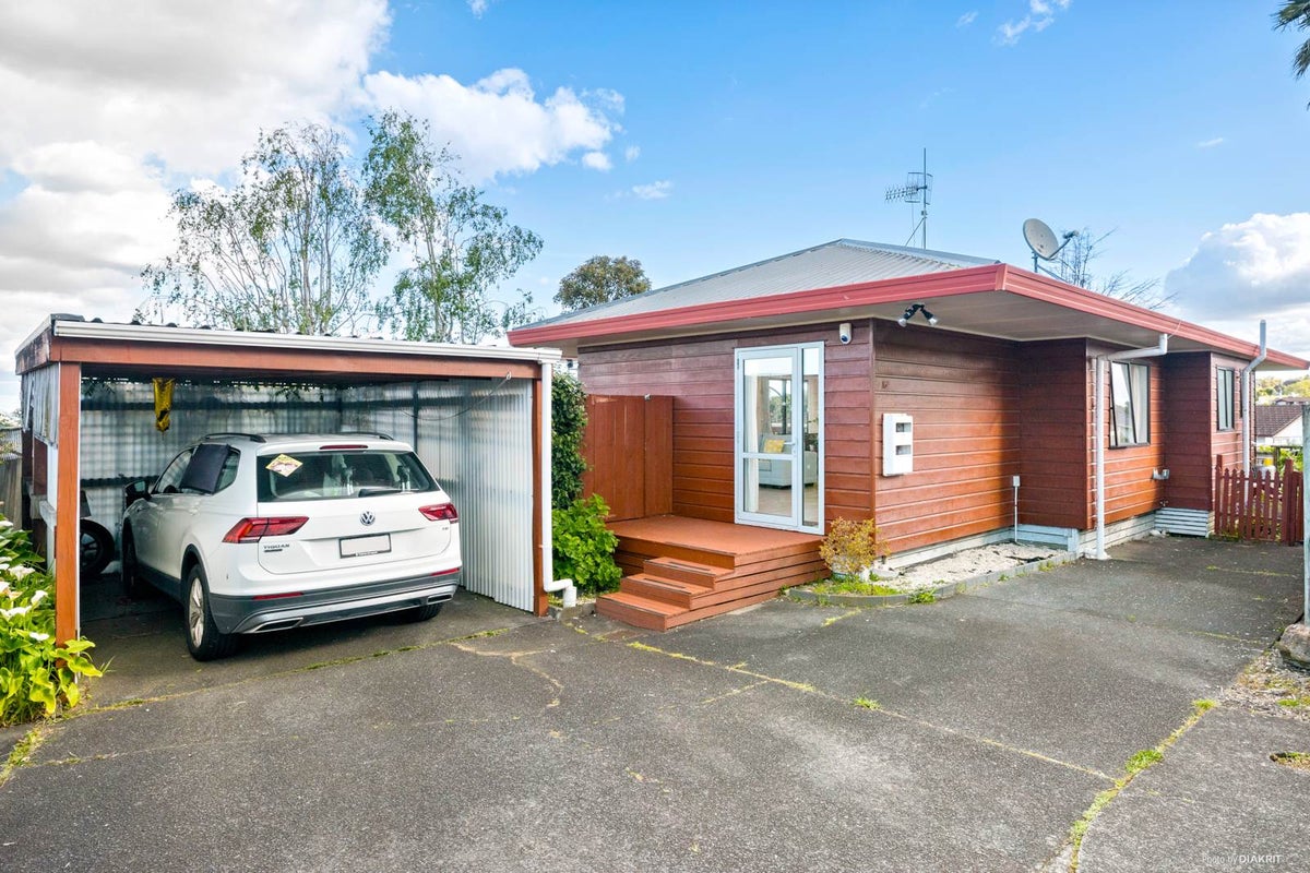 16B CASSANDRA GR, Totara Vale, Auckland - Carousel 2