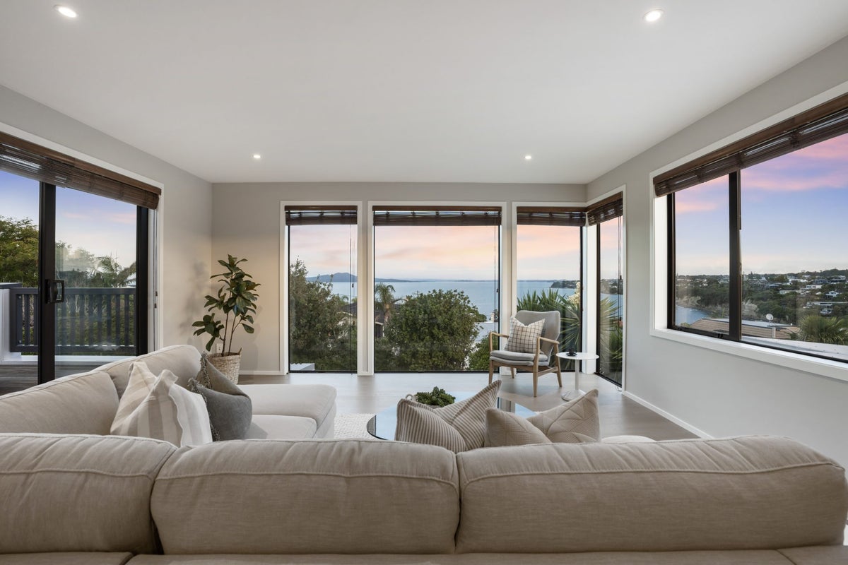 3A Vaughan Crescent, Murrays Bay, Auckland - Carousel 2