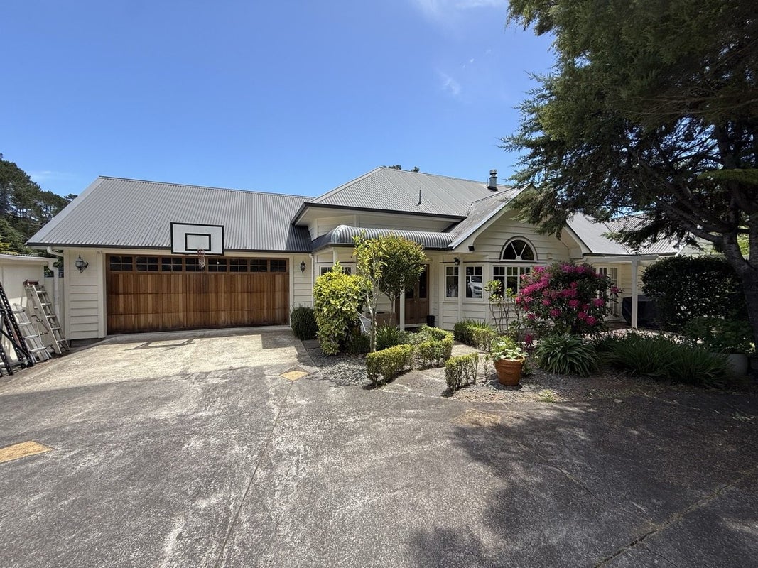 57 Candia Road, Henderson Valley, Auckland - Carousel 16