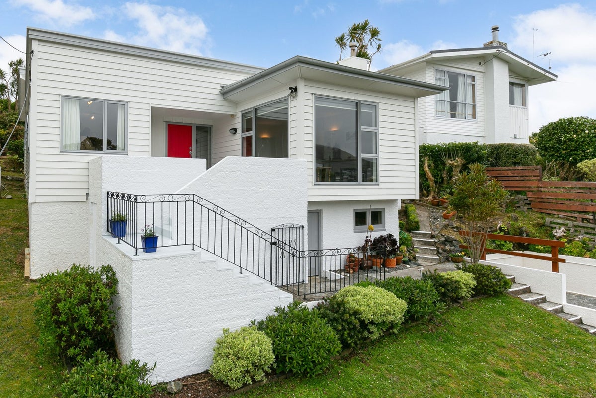 27 David Crescent, Karori, Wellington - Carousel 1