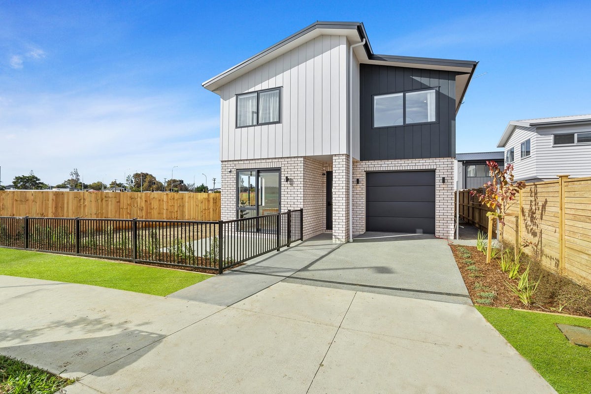 1 Katikati Drive, Manurewa, Auckland - Carousel 1