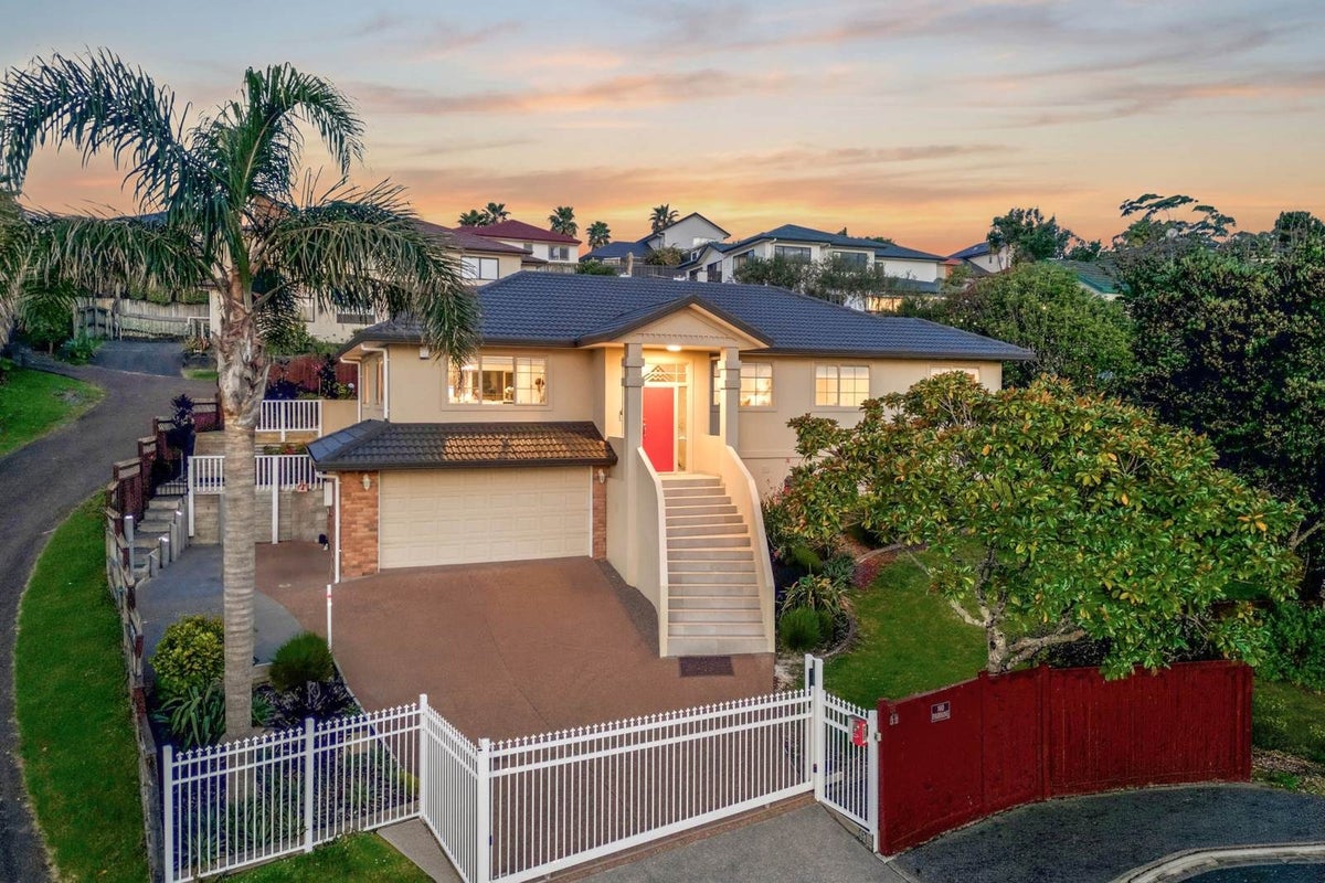 32 Canary Place, Unsworth Heights, Auckland - Carousel 1