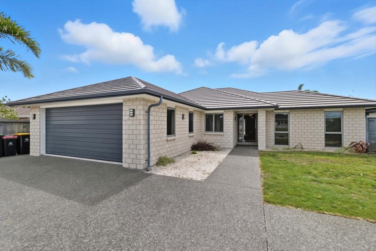 82 Golden Sands Drive, Papamoa, Tauranga, Bay Of Plenty - Carousel 1
