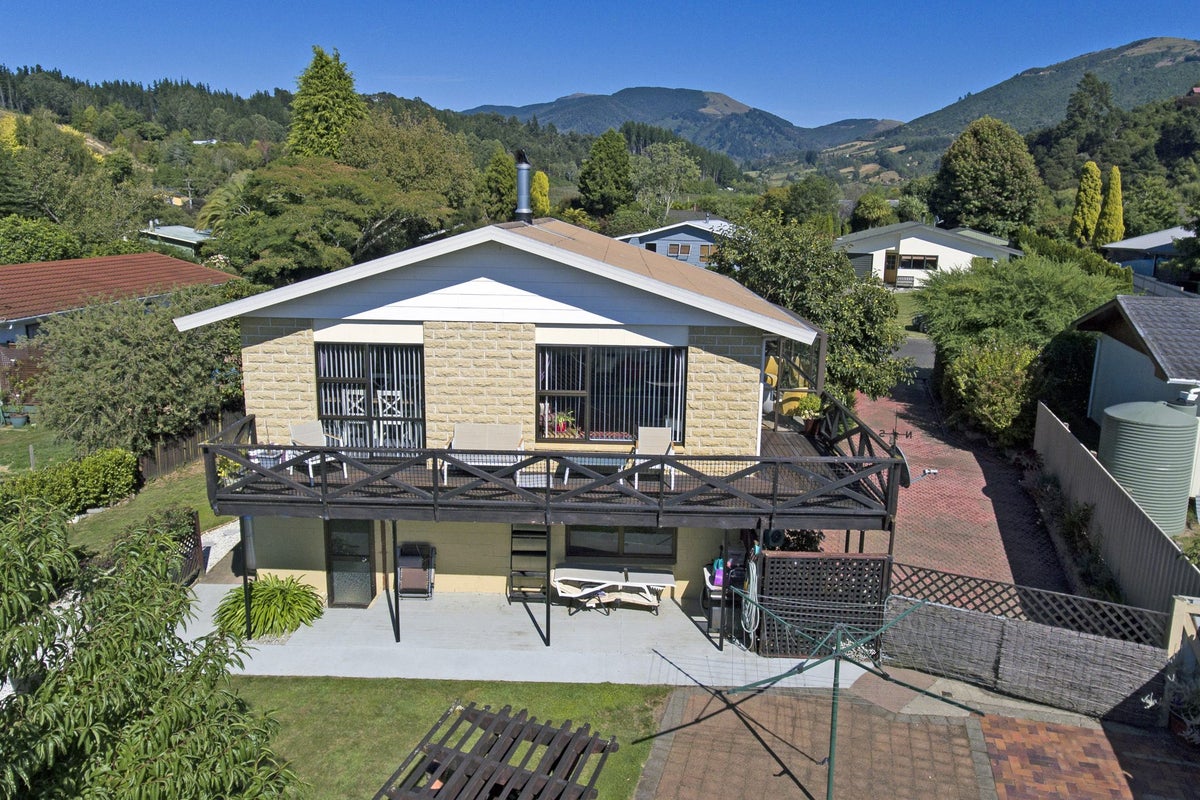 6 Linden Place, Brooklyn, Motueka - Carousel 1