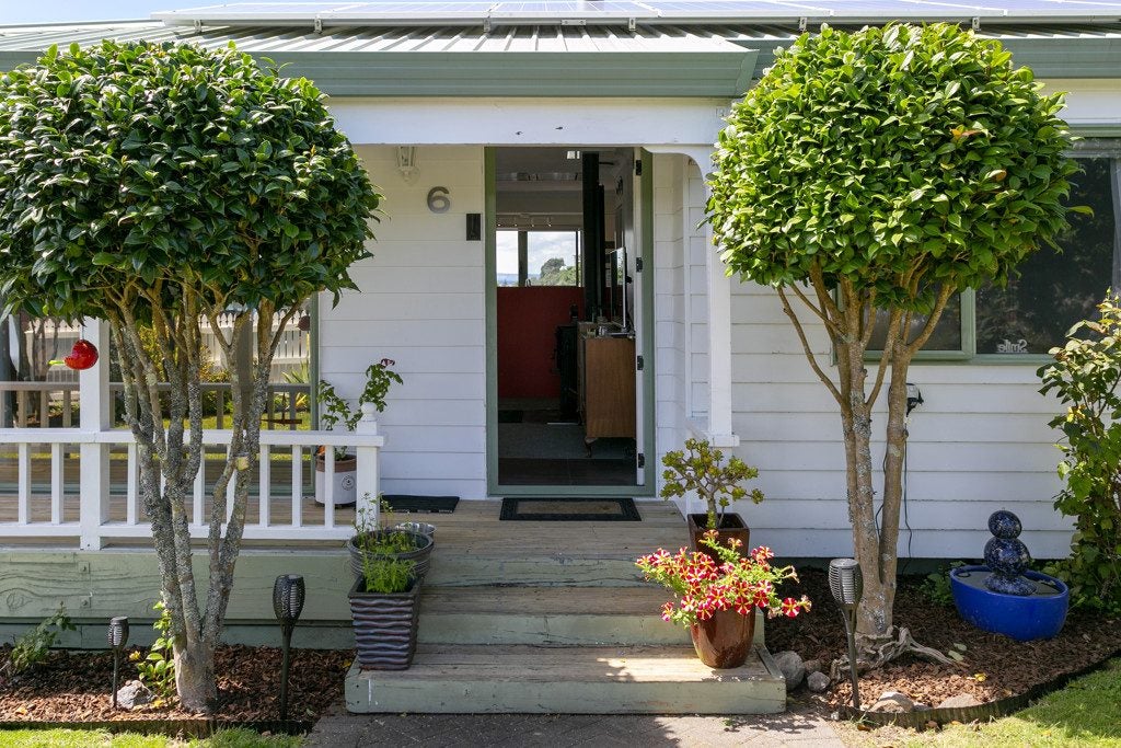 6 Kinder Street, Acacia Bay, Taupo - Carousel 2