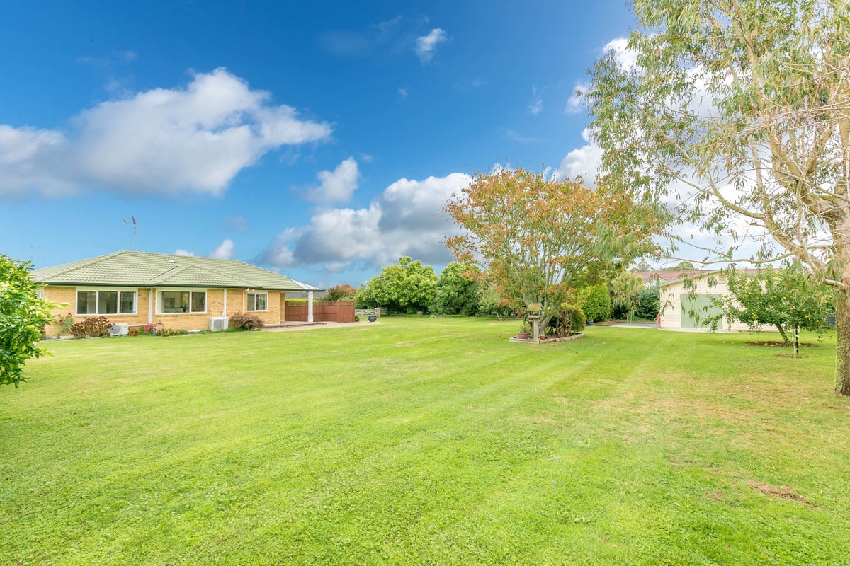 12 Shadbolt Drive, Leamington, Cambridge - Carousel 25