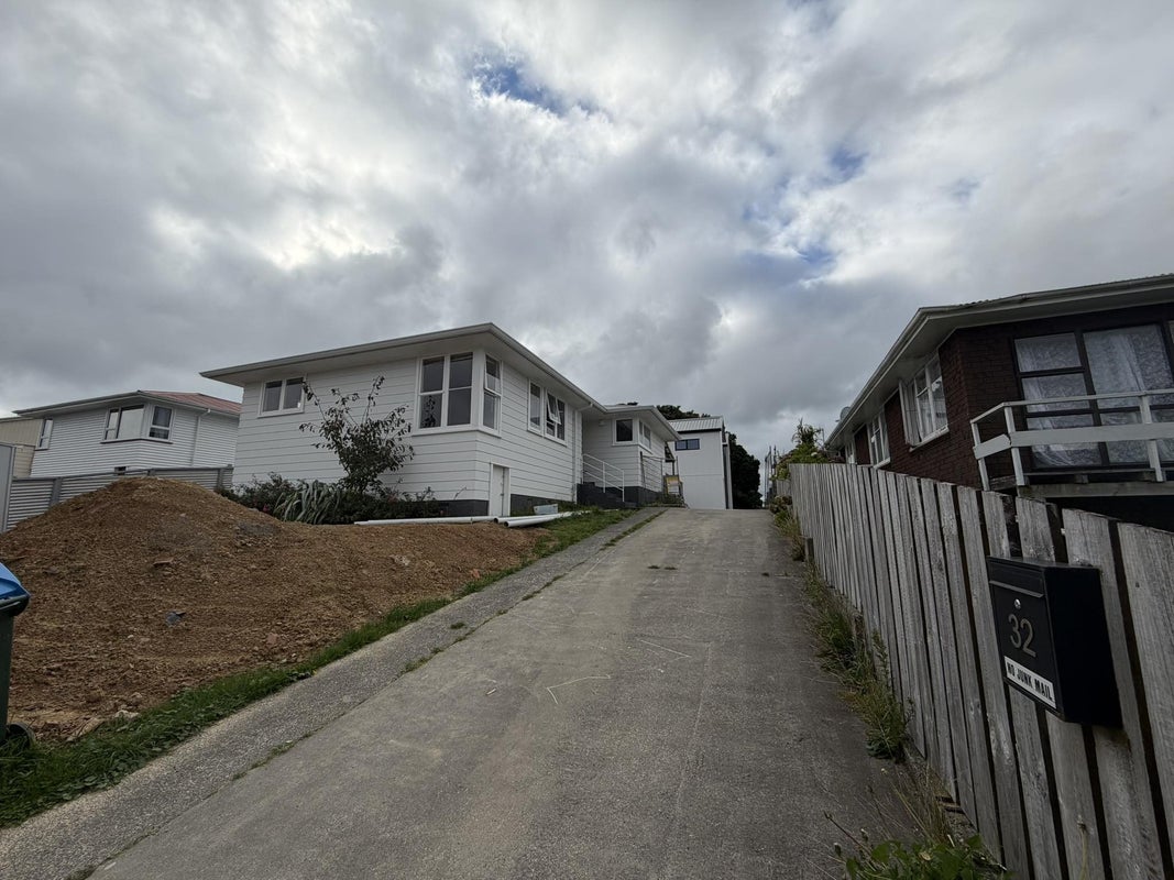 32 Beauzami Crescent, Ascot Park, Porirua - Carousel 1