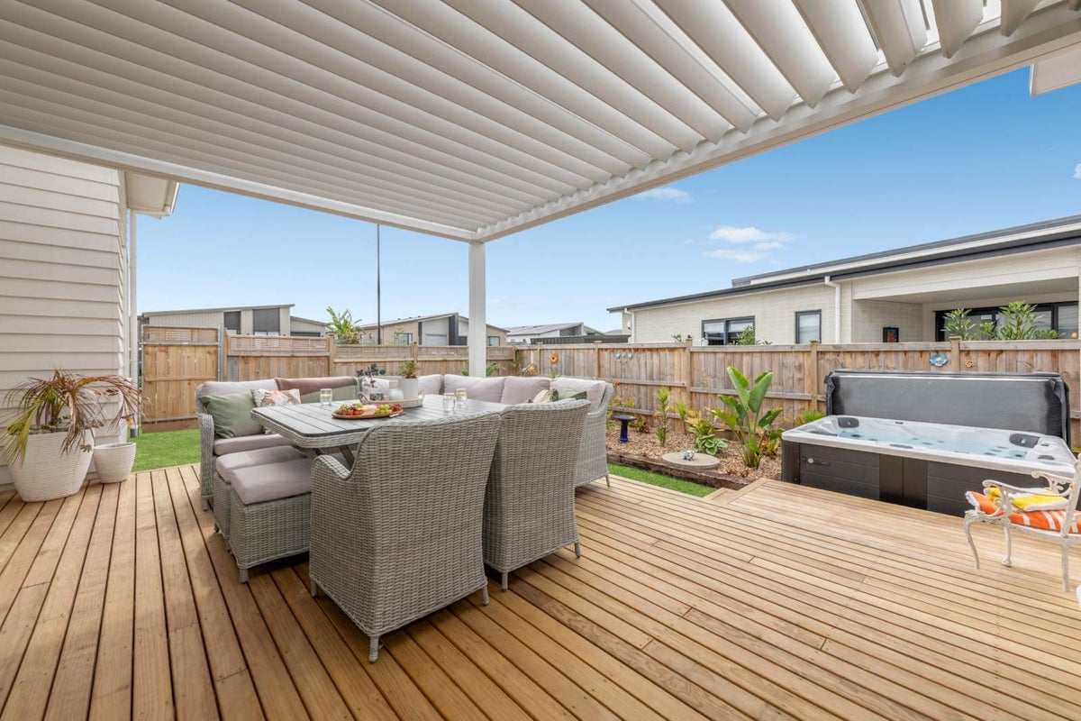19 Cadwil Drive, Beachlands, Auckland - Carousel 1