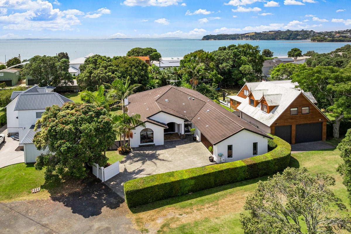 22 Glamis Avenue, Manly, Whangaparaoa - Carousel 1