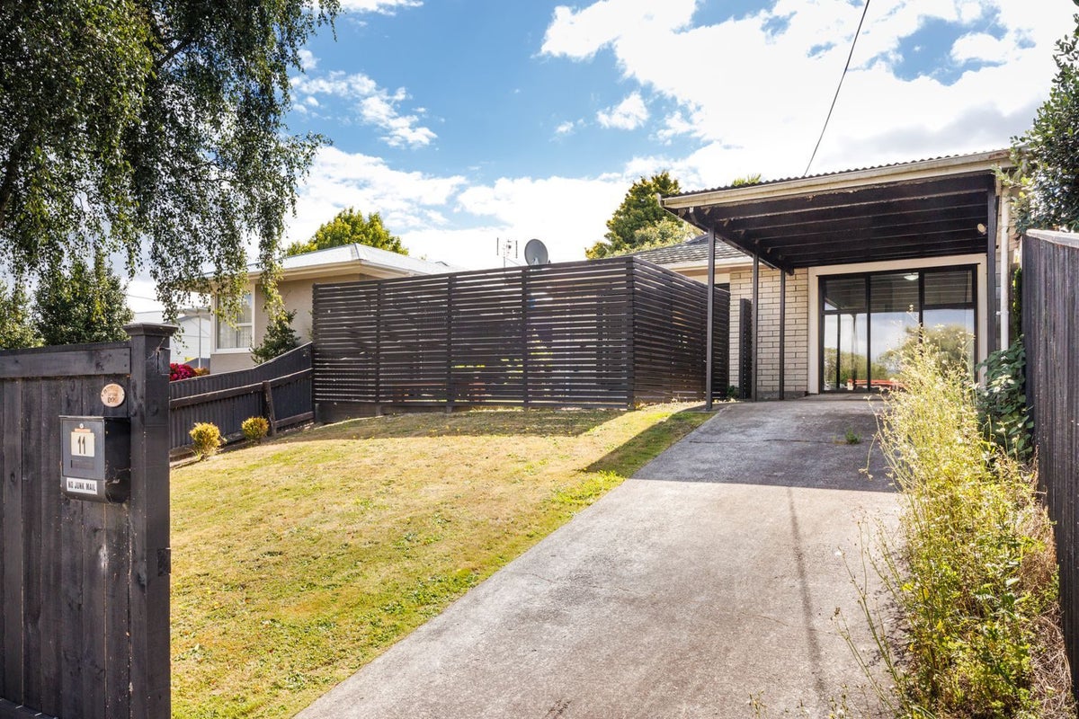 11 Slacks Road, Awapuni, Palmerston North - Carousel 15