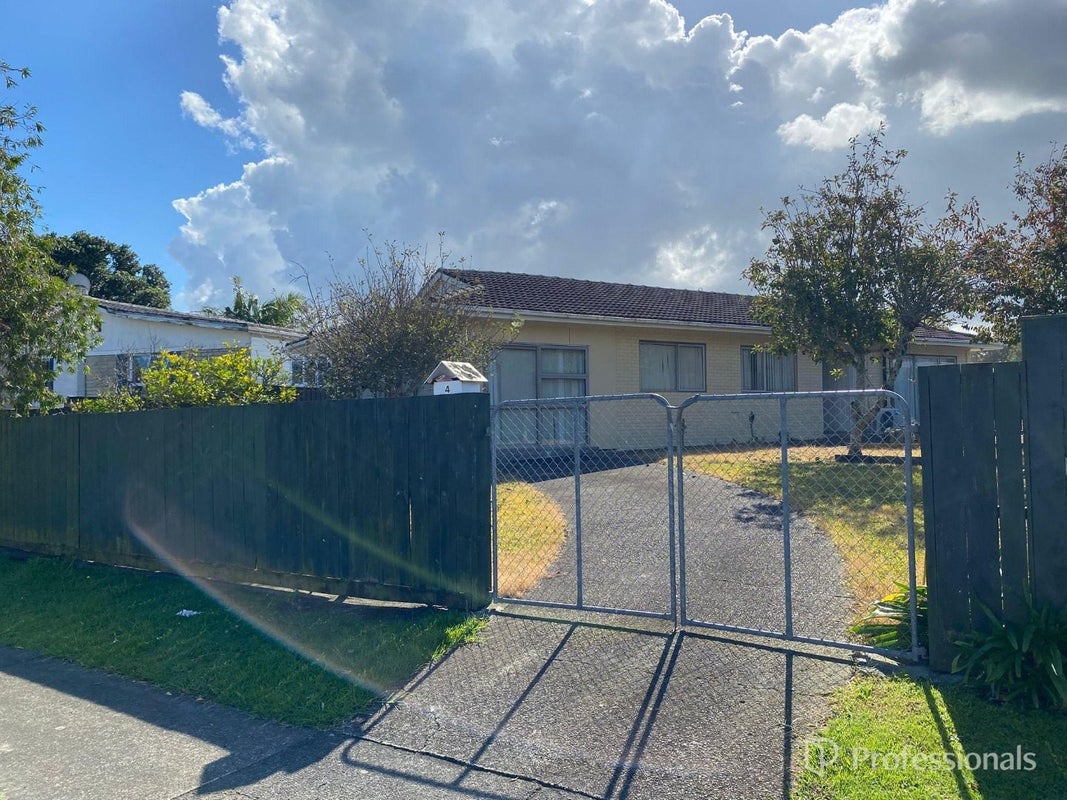 4 Waimahia Avenue, Weymouth, Auckland - Carousel 1