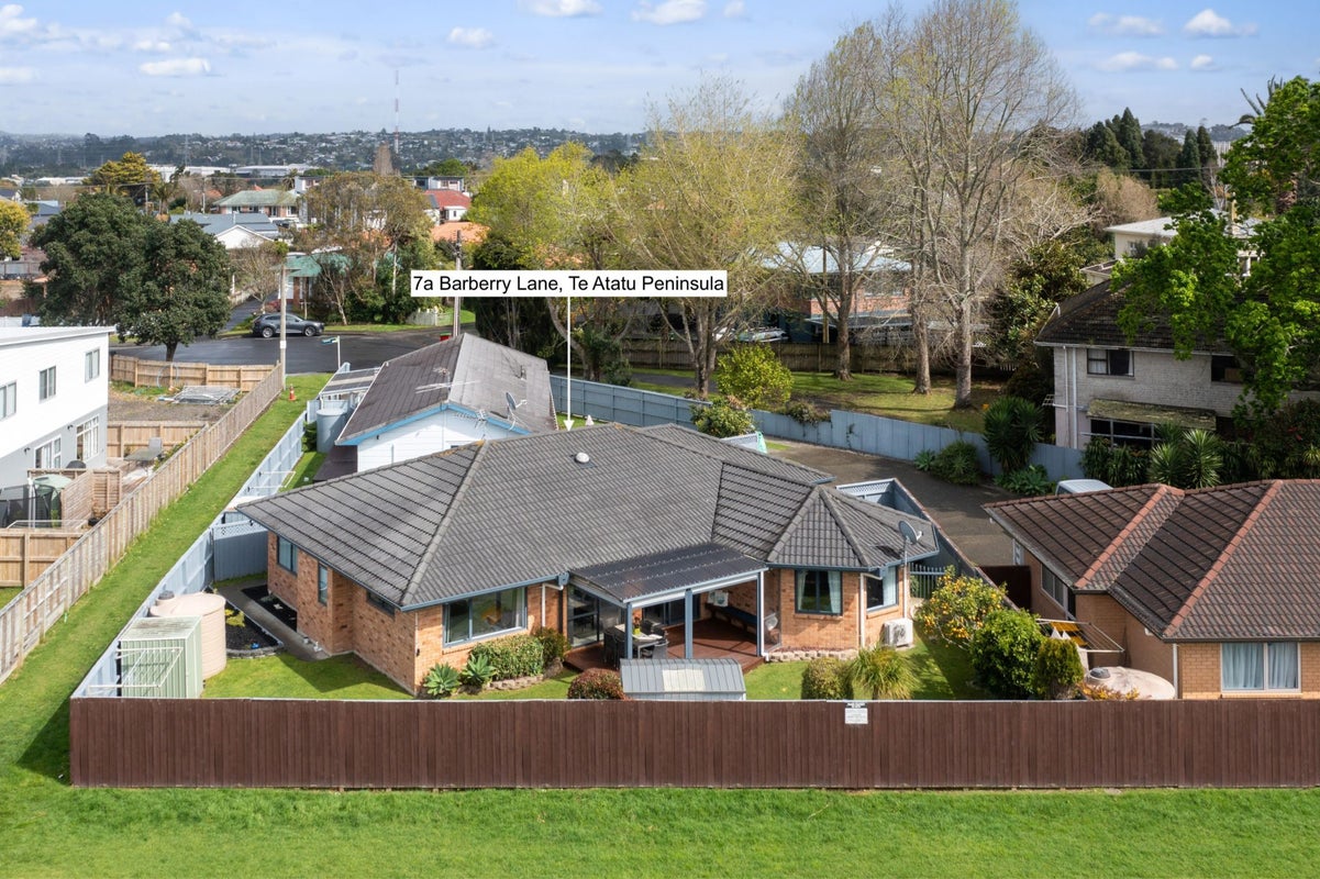 7A Barberry Lane, Te Atatu Peninsula, Auckland - Carousel 1