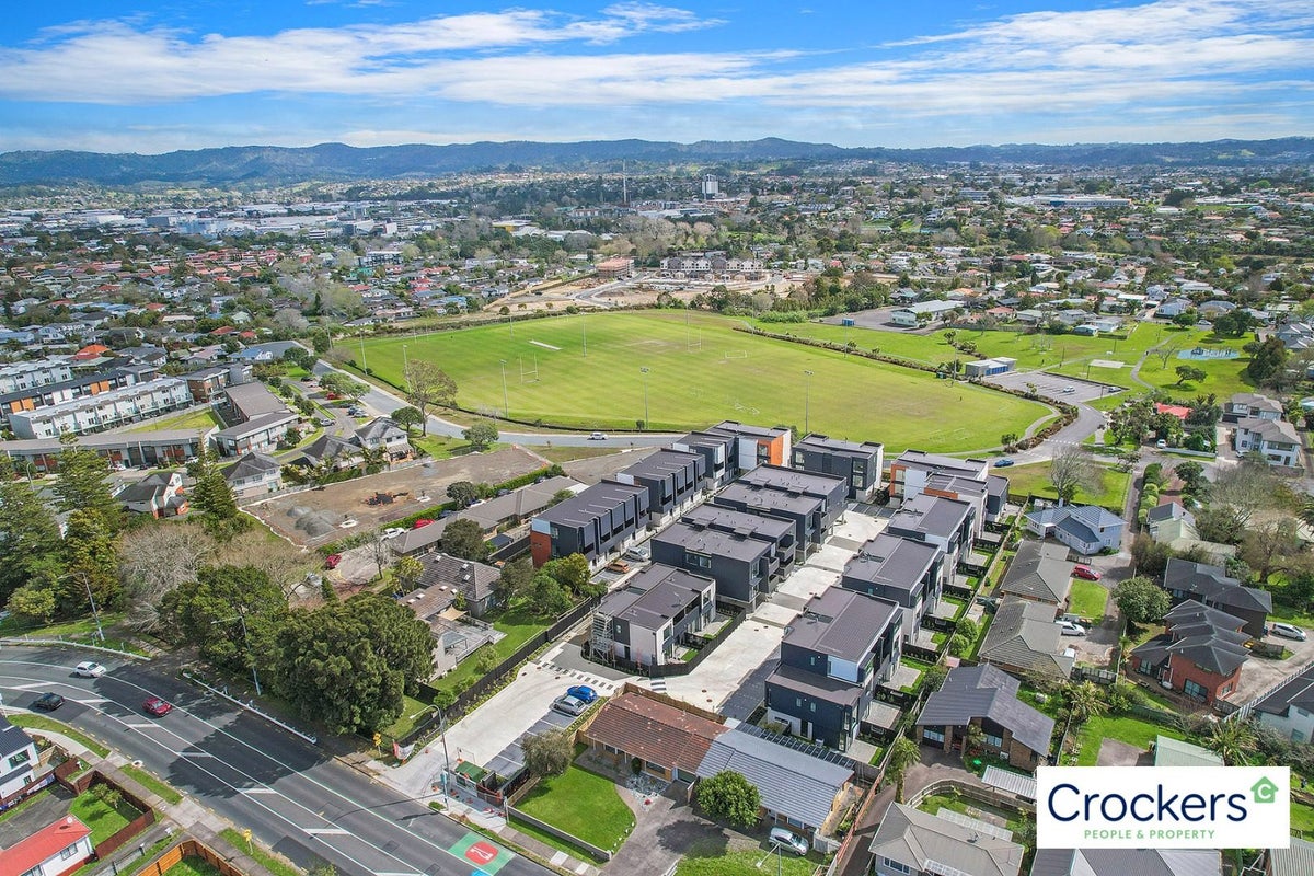 4/4 Treasure Lane, TE ATATU SOUTH, AUCKLAND - Carousel 14