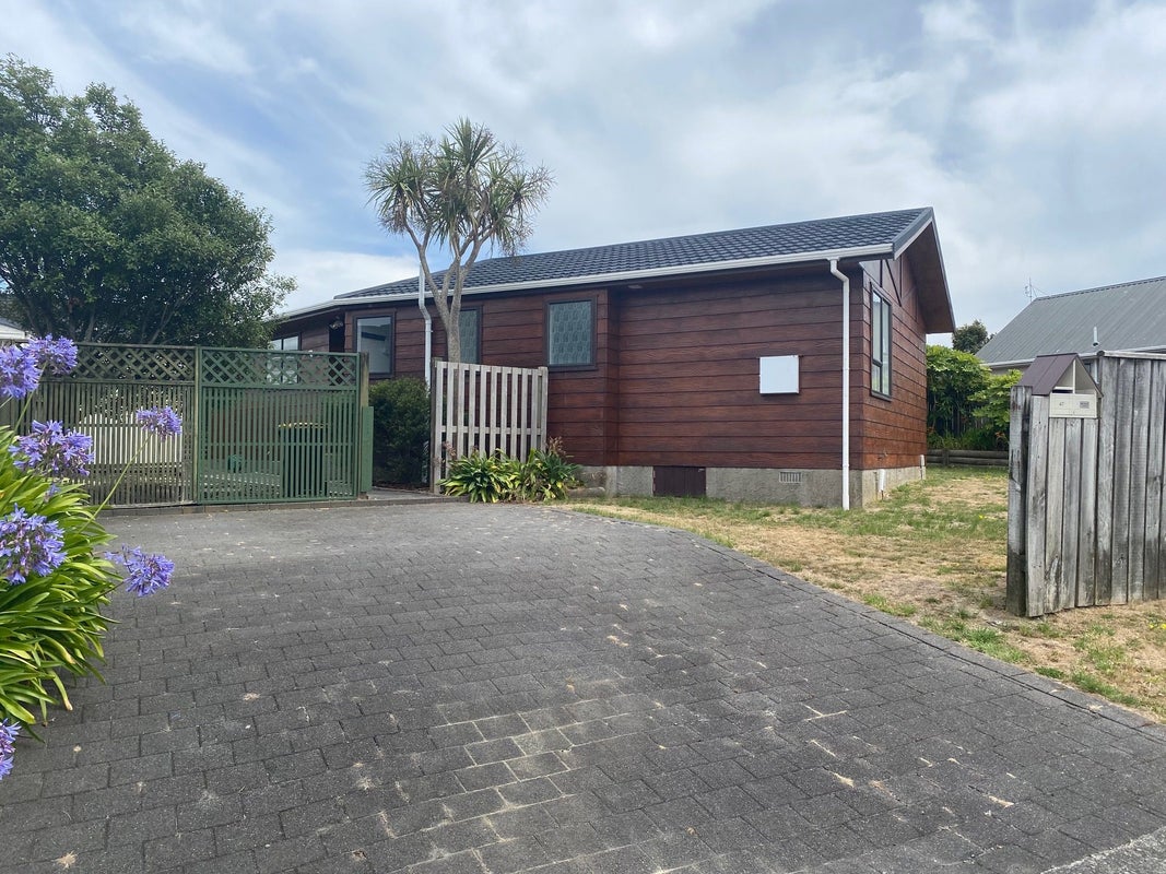 47 Guadeloupe Crescent, Grenada Village, Wellington - Carousel 1