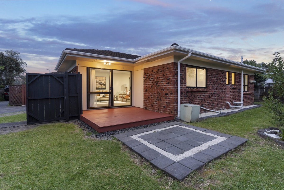 1/12 Motu Place, Mount Wellington, Auckland - Carousel 1