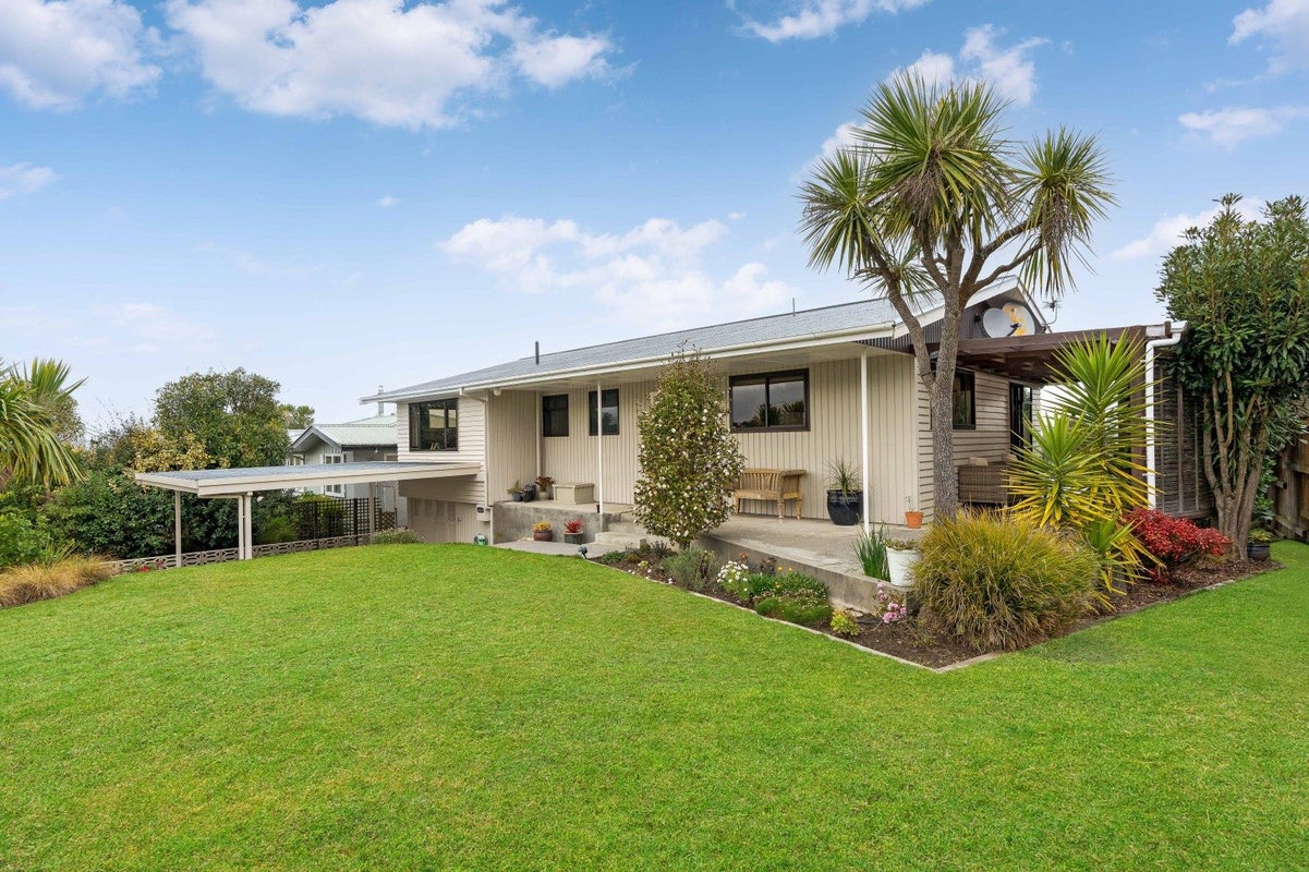 17 Puriri Crescent, Lansdowne, Masterton - Carousel 2