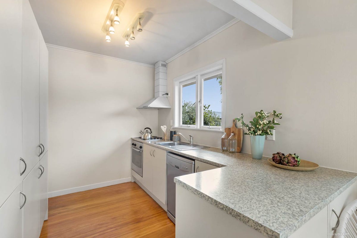 47 Hayr Road, Three Kings, Auckland - Carousel 2