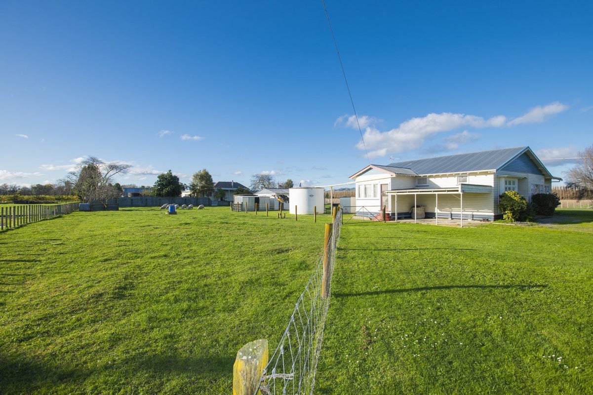 140 Seddon Street, Gisborne - Carousel 1