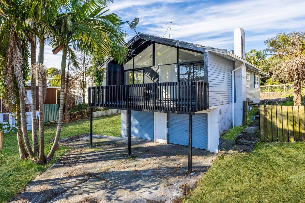 43 Ellice Road, Totara Vale, Auckland - Carousel 1