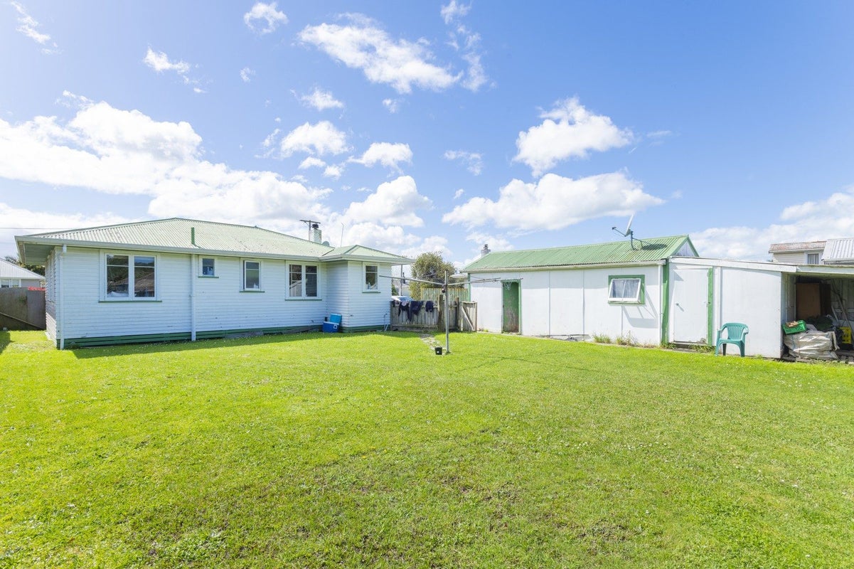 20 Glasgow Crescent, Kaiti, Gisborne - Carousel 1