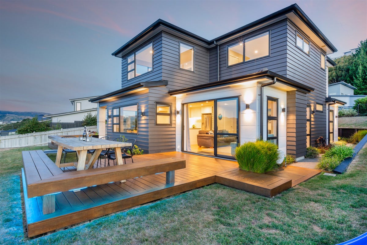 20 Pacific View, Whitby, Porirua - Carousel 2