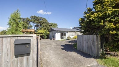 1/1 Burnham Road, Waitakere, Auckland - Carousel 1