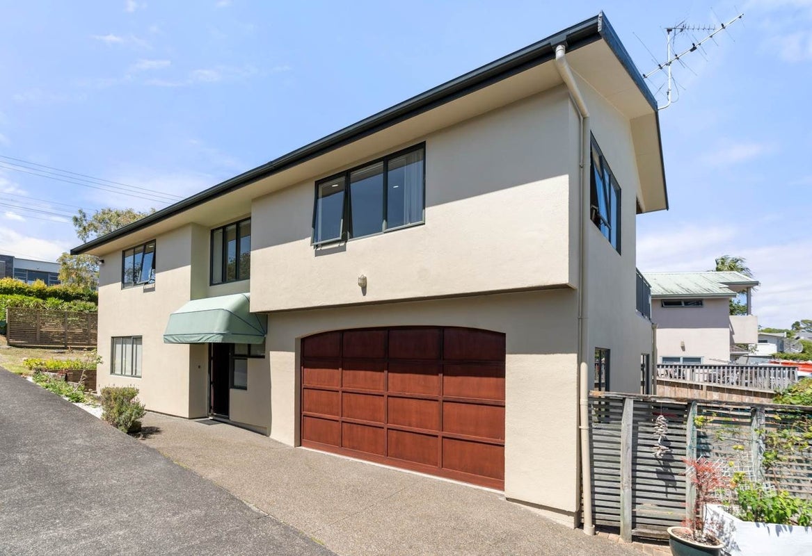 2/230 East Coast Road, Forrest Hill, Auckland - Carousel 2