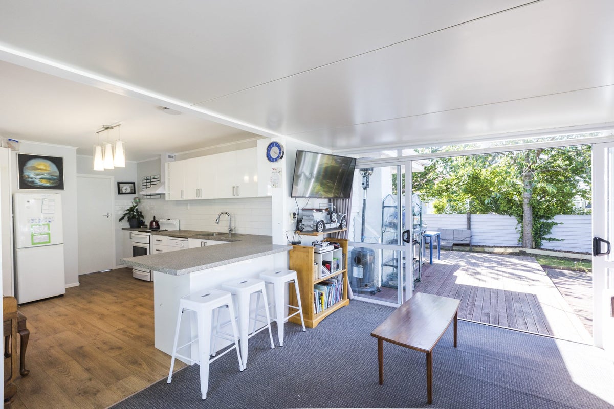 9 Fox Place, Cloverlea, Palmerston North - Carousel 2