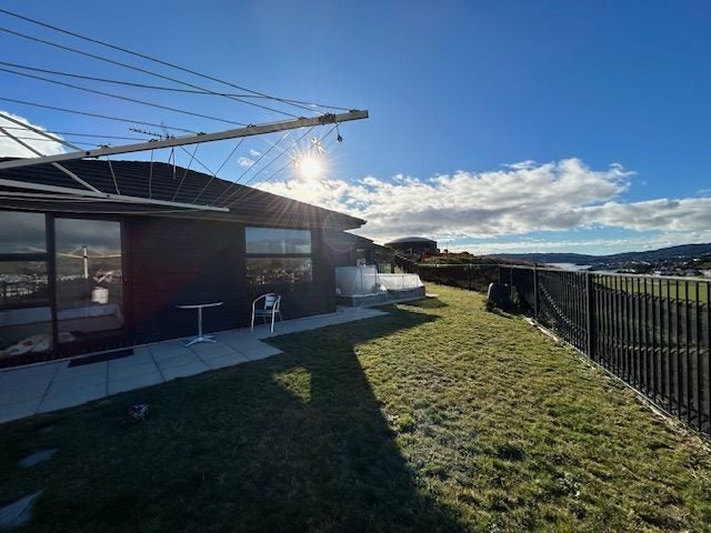 11 Queen Charlotte Drive, Aotea, Porirua - Carousel 2