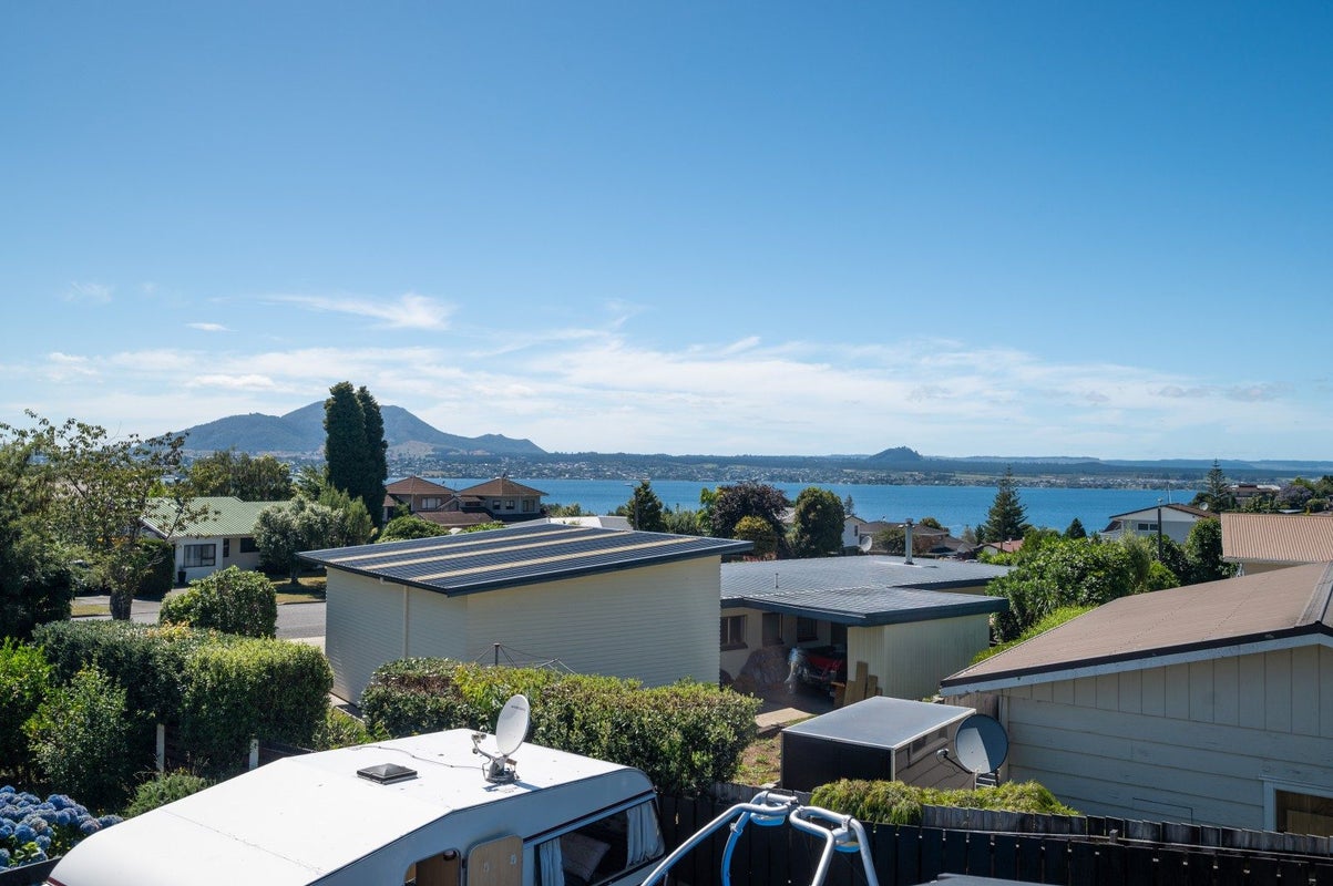 3 Cherry Lane, Acacia Bay, Taupo - Carousel 2