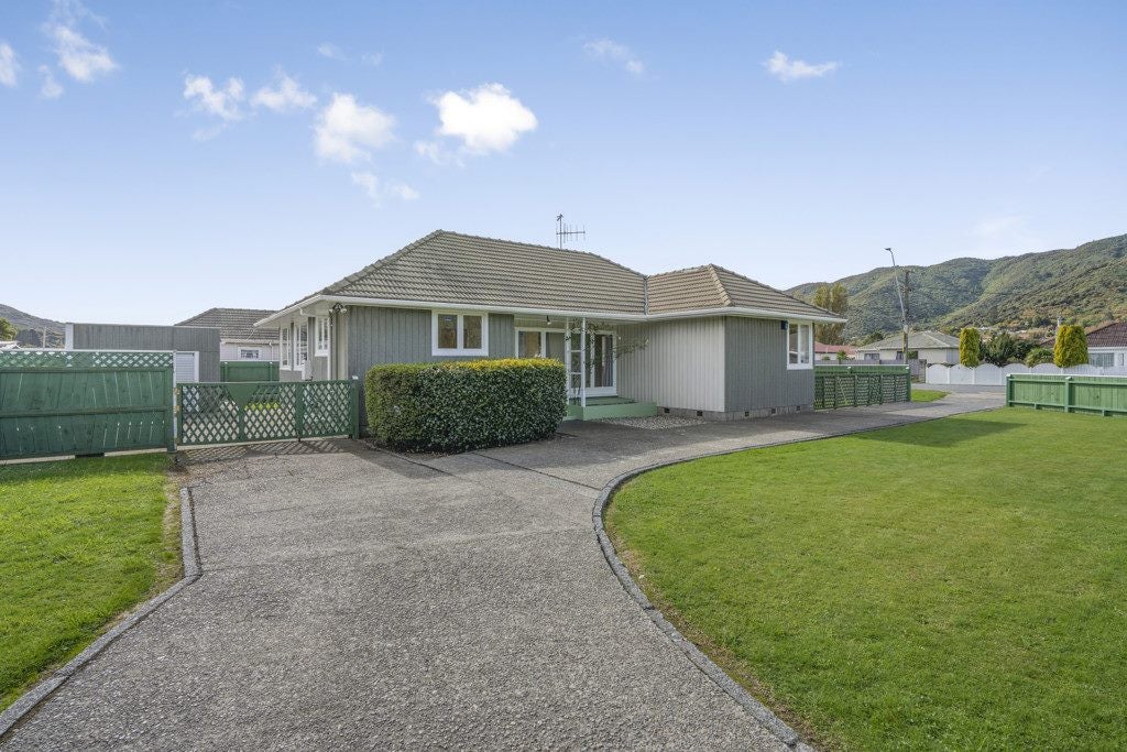 2 Devon Street, Wainuiomata, Lower Hutt - Carousel 1