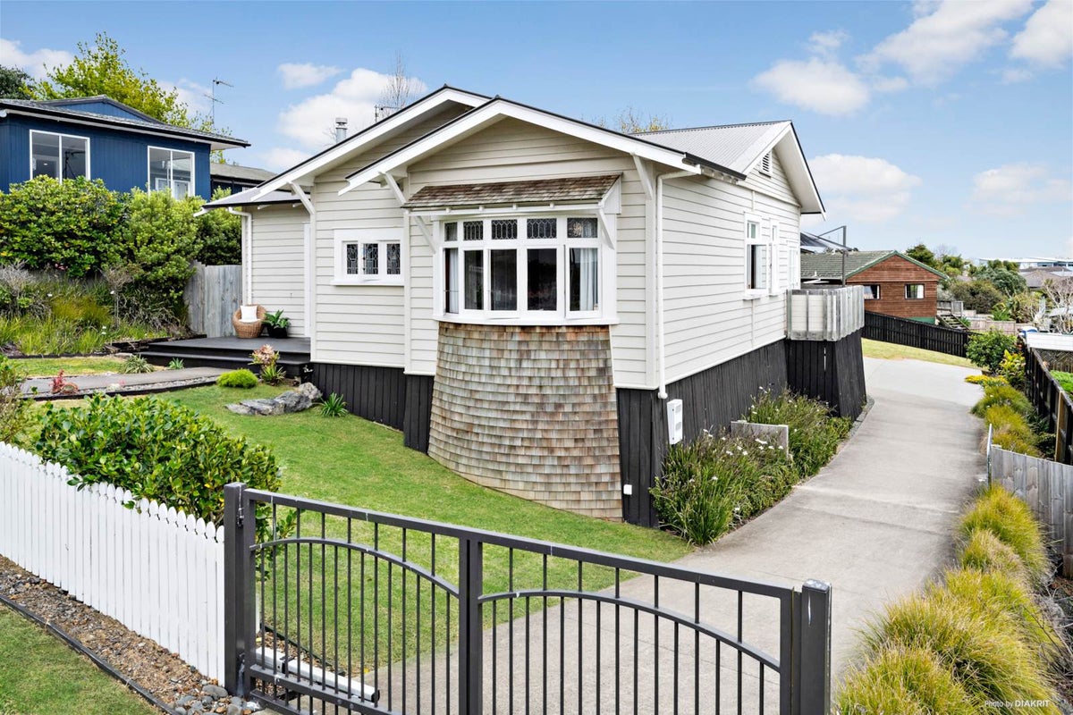 14 Shelly Bay Road, Beachlands, Auckland - Carousel 2