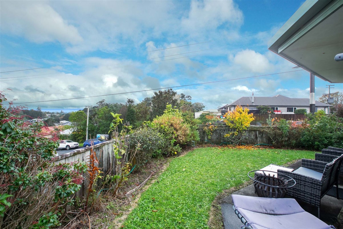 24 Borrell Avenue, Westown, New Plymouth - Carousel 4