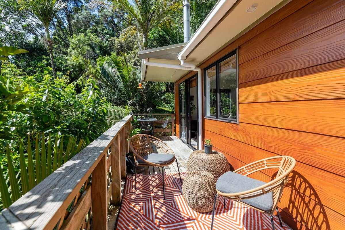 11 Valley View Road, Titirangi, Auckland - Carousel 2