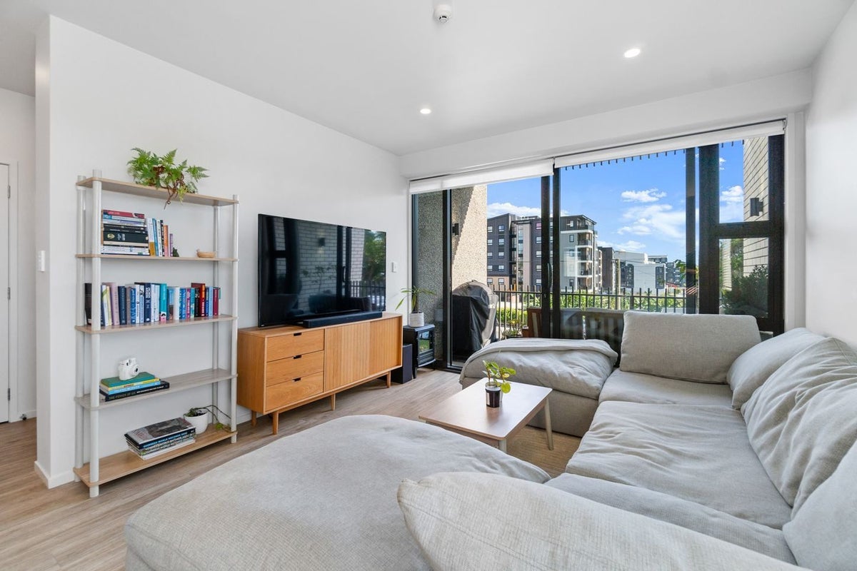 110/165 Lake Road, Northcote, Auckland - Carousel 2