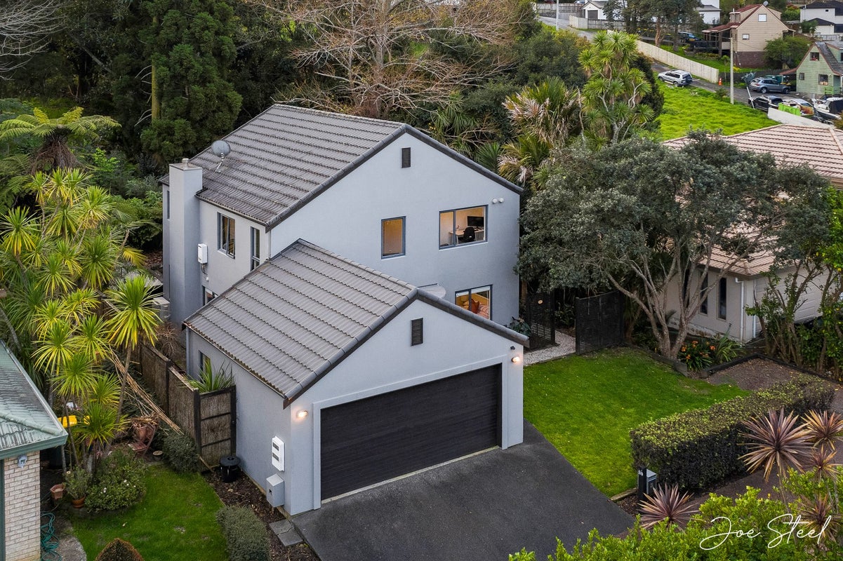 20 Poturi Streams Avenue, Titirangi, Auckland - Carousel 1