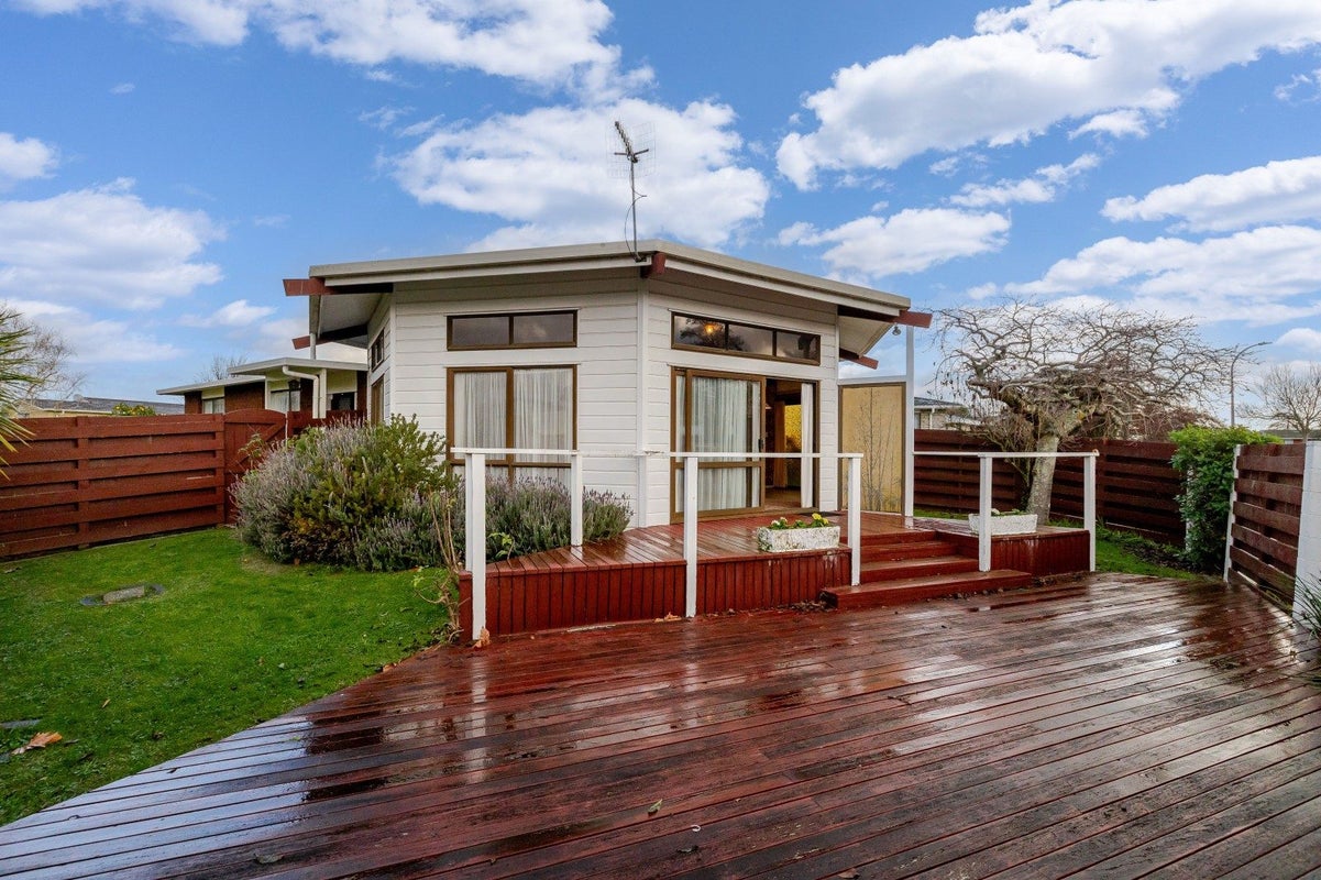 33 Robinson Crescent, Westbrook, Palmerston North - Carousel 1