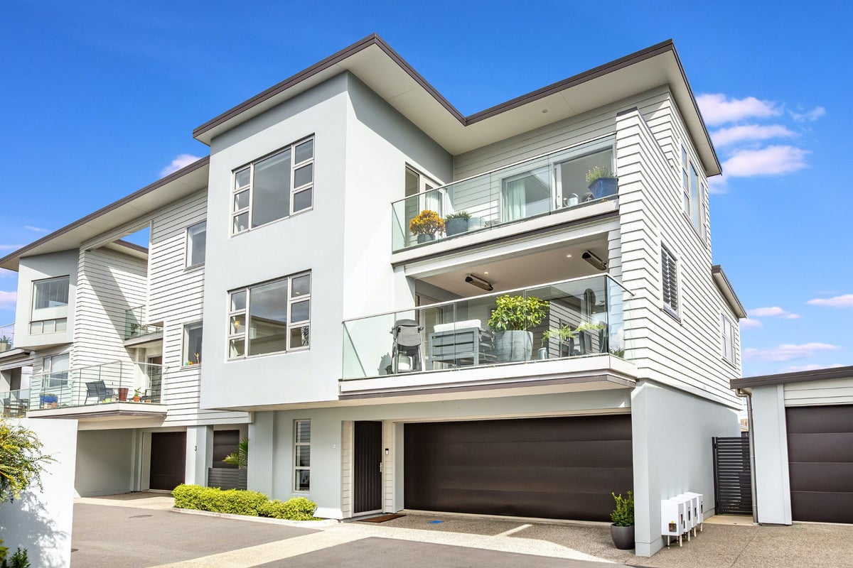 5 Lucern Lane, Petone, Lower Hutt - Carousel 1