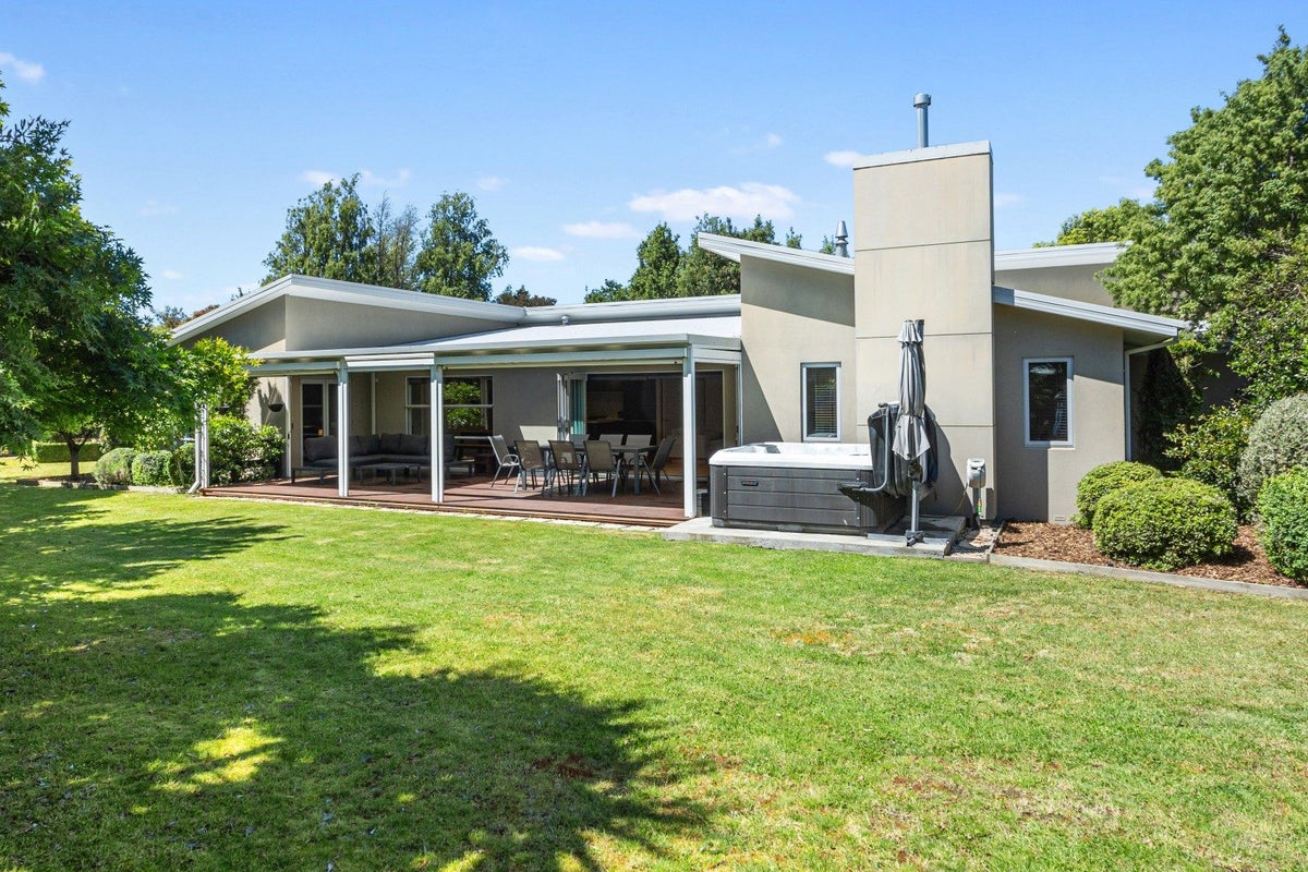 7 John Leith Place, Leithfield, Amberley - Carousel 1
