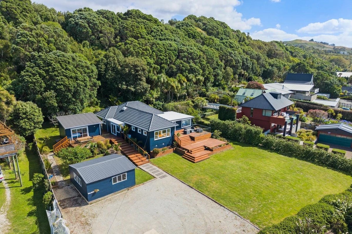 60 Douglas Street, Okitu, Gisborne - Carousel 2